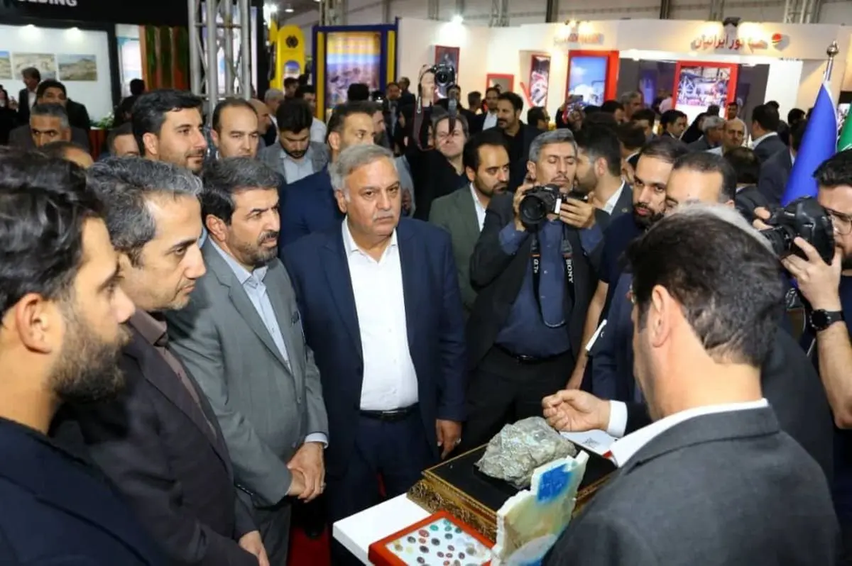 در نمایشگاه معدن غرب کشور در همدان انجام شد؛بازدید رئیس هیات عامل ایمیدرو، استاندار همدان و نمایندگان مجلس از غرفه مرکز تحقیقات یزد