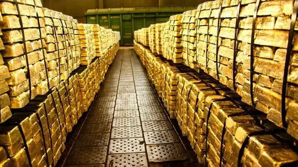 سبقت تاریخی طلا از اوراق خزانه آمریکا؛ بانک‌های مرکزی دلار را کنار می‌گذارند؟