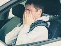 بررسی ۱۱ علت خاموشی شدن یکباره خودرو | ارائه راهکار و رفع خاموش شدن ناگهانی خودرو