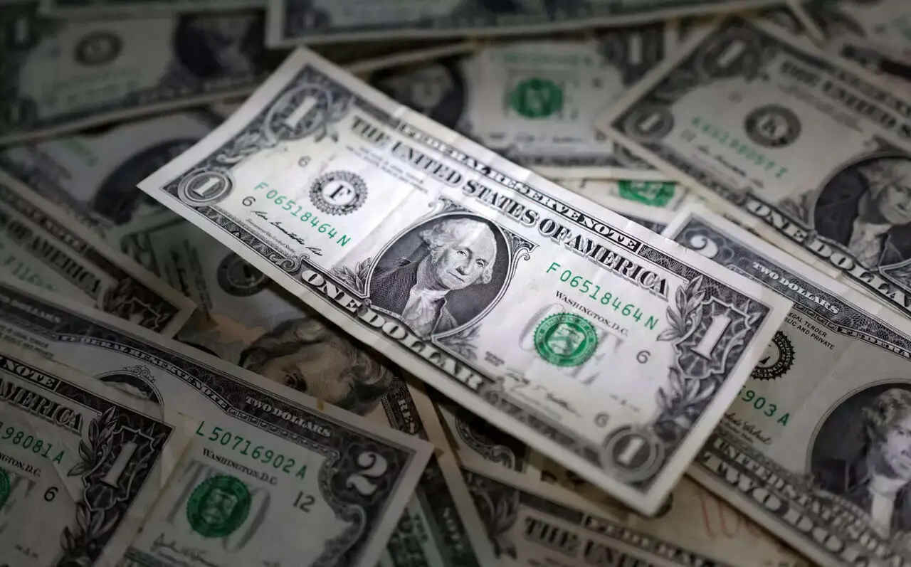 پیش‌ بینی قیمت دلار فردا دوشنبه ۱۰ اردیبهشت ماه ۱۴۰۳  | چه خبر از بازار دلار؟ 