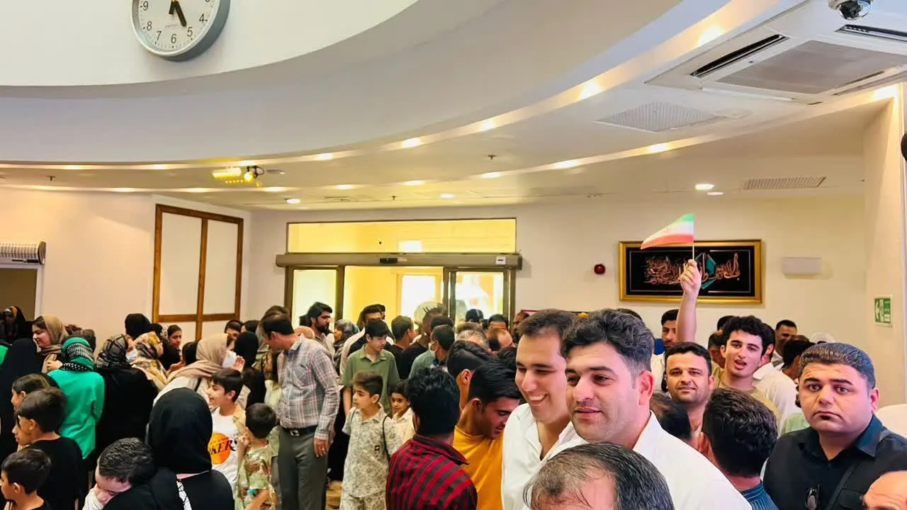حماسه حضور پارسی های همیشه در صحنه/ حضور گسترده‌ کارکنان  پتروشیمی پارس و خانواده‌هایشان در پای صندوق‌ رای انتخابات ریاست جمهوری 