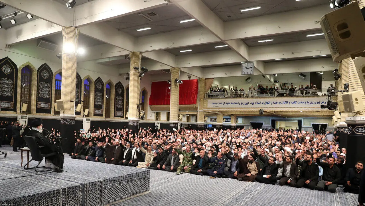 تذکر جدی رهبر معظم انقلاب؛ مردم و مسئولان مراقب باشند | دشمن برای بحران آفرینی جدی است