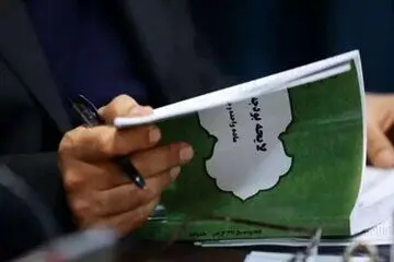 این افراد بین سنگ‌ آسیاب تورم و مالیات له می‌شوند