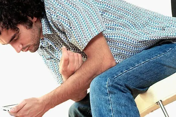 حتما بخوانید؛ این نوع نشستن‌ شما را بیمار می کند