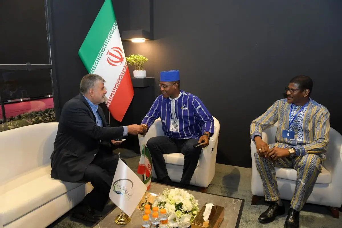 بازدید مقامات ارشد دولت‌های آفریقایی از غرفه هلدینگ خلیج‌فارس در نمایشگاه ایران اکسپو ۲۰۲۵