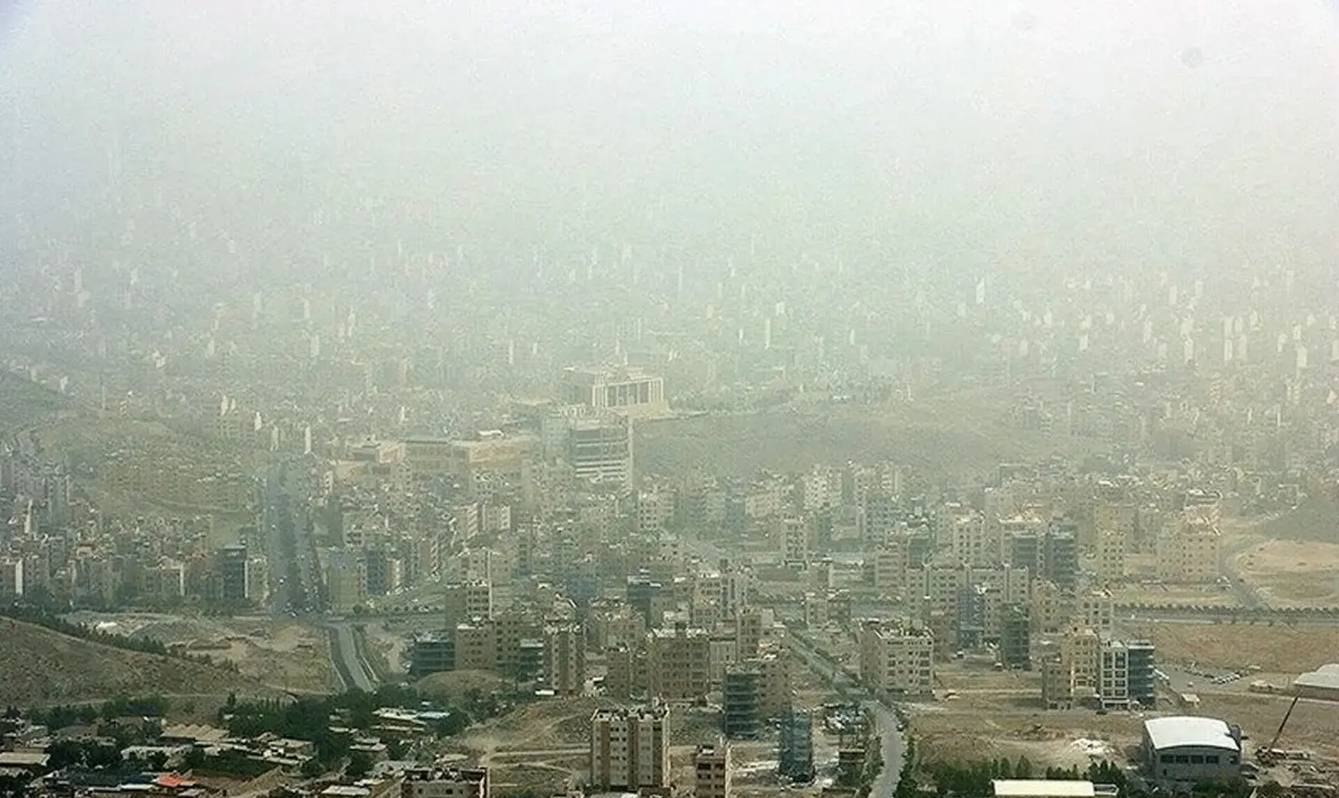 آلودگی شدید هوای تهران ادامه دارد/ آیا فردا پایتخت تعطیل می‌شود؟