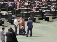 عکس جنجالی خبرگزاری مجلس از تحصن الیاس نادران با این خنده های معنادار!