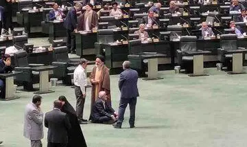 عکس جنجالی خبرگزاری مجلس از تحصن الیاس نادران با این خنده های معنادار!