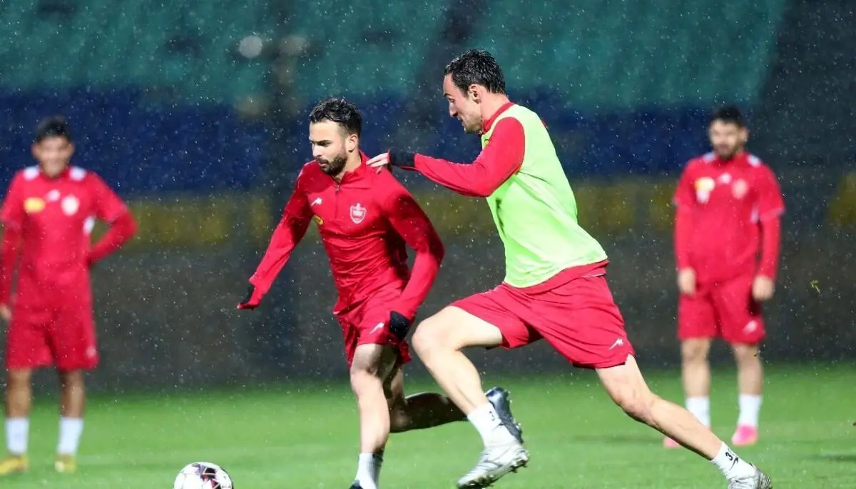 درگیری جالب بین دو بازیکن در تمرین پرسپولیس + عکس