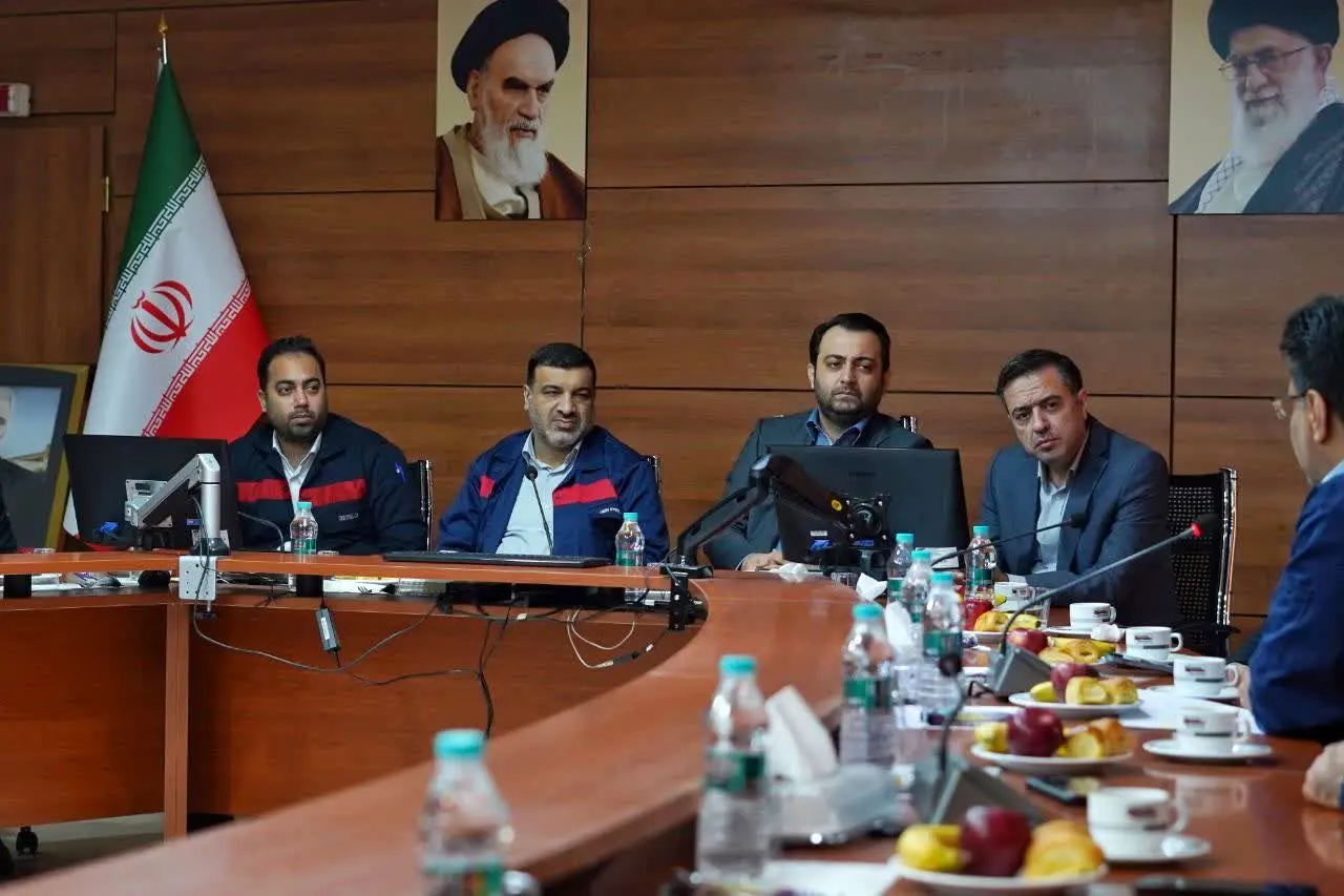 گزارش تصویری: نشست راهبردی شرکت فولاد اکسین با حضور دکتر سیفی کفشگری مدیر عامل بانک صادرات ایران