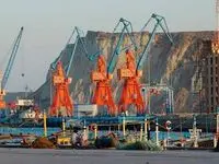 تغییر بزرگ در معادلات دریایی خلیج فارس؛ نخستین کشتی ترانزیتی محاصره‌شکن در گوادر پهلو گرفت