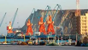 تغییر بزرگ در معادلات دریایی خلیج فارس؛ نخستین کشتی ترانزیتی محاصره‌شکن در گوادر پهلو گرفت