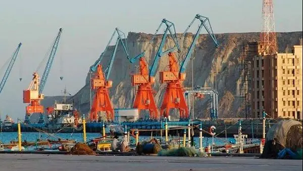 تغییر بزرگ در معادلات دریایی خلیج فارس؛ نخستین کشتی ترانزیتی محاصره‌شکن در گوادر پهلو گرفت