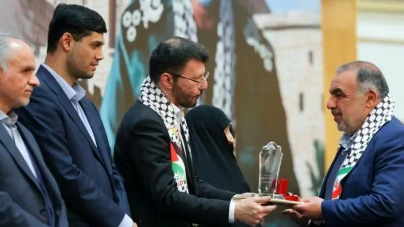 تجلیل از مدیرعامل شرکت صنایع شیر ایران در سومین جشنواره کارمند تراز مکتب حاج قاسم سلیمانی