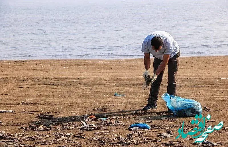 پاکسازی سواحل قشم به همت سازمان آزاد مردم نهاد 18 بهشت