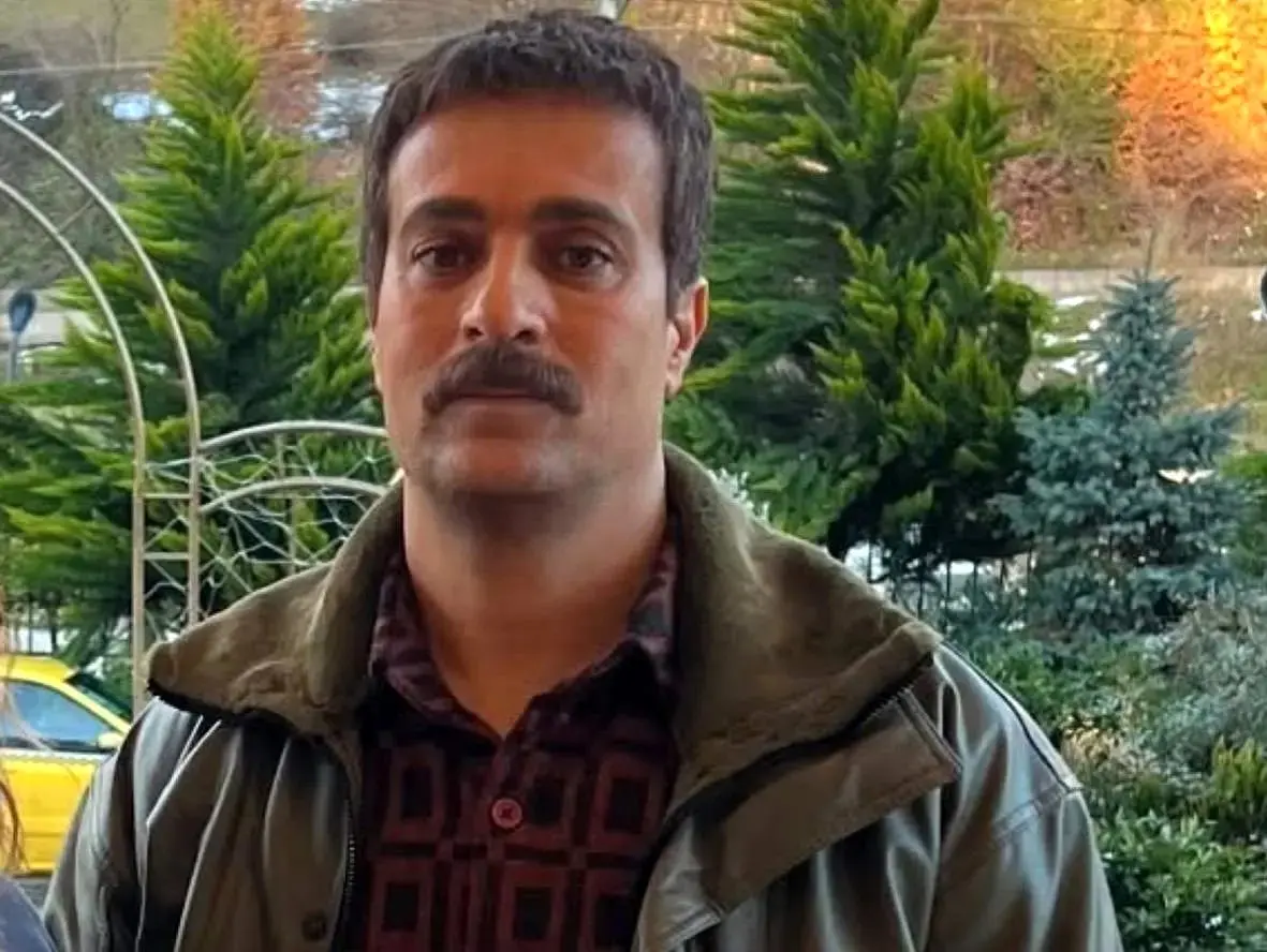 سکانسی جذاب از تلفظ اسم اوس موسی توسط ارسطو؛ ببین چطور لکنت زبون می گیره!