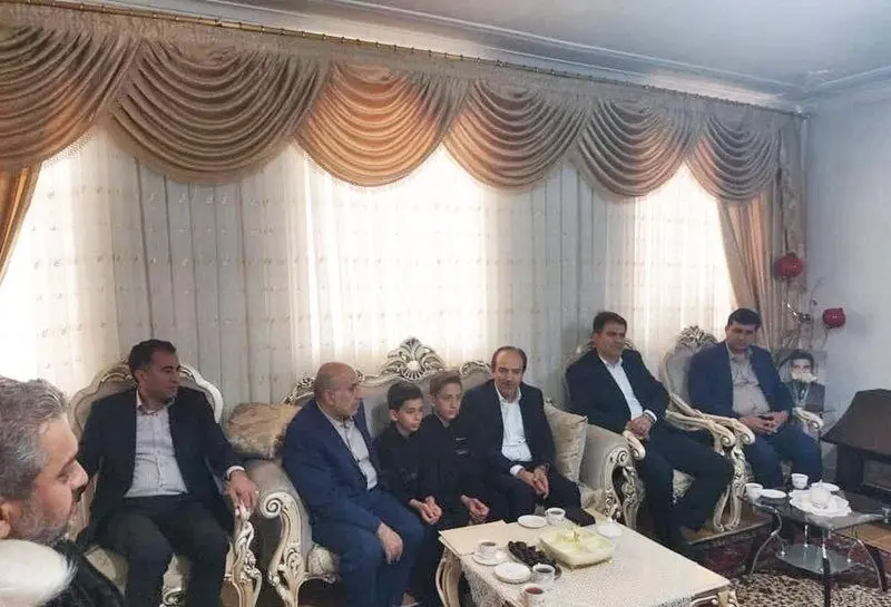 مدیرعامل بیمه آسیا با خانواده مرحوم مهرعلی حسین زاده از کارکنان این شرکت، دیدار کرد