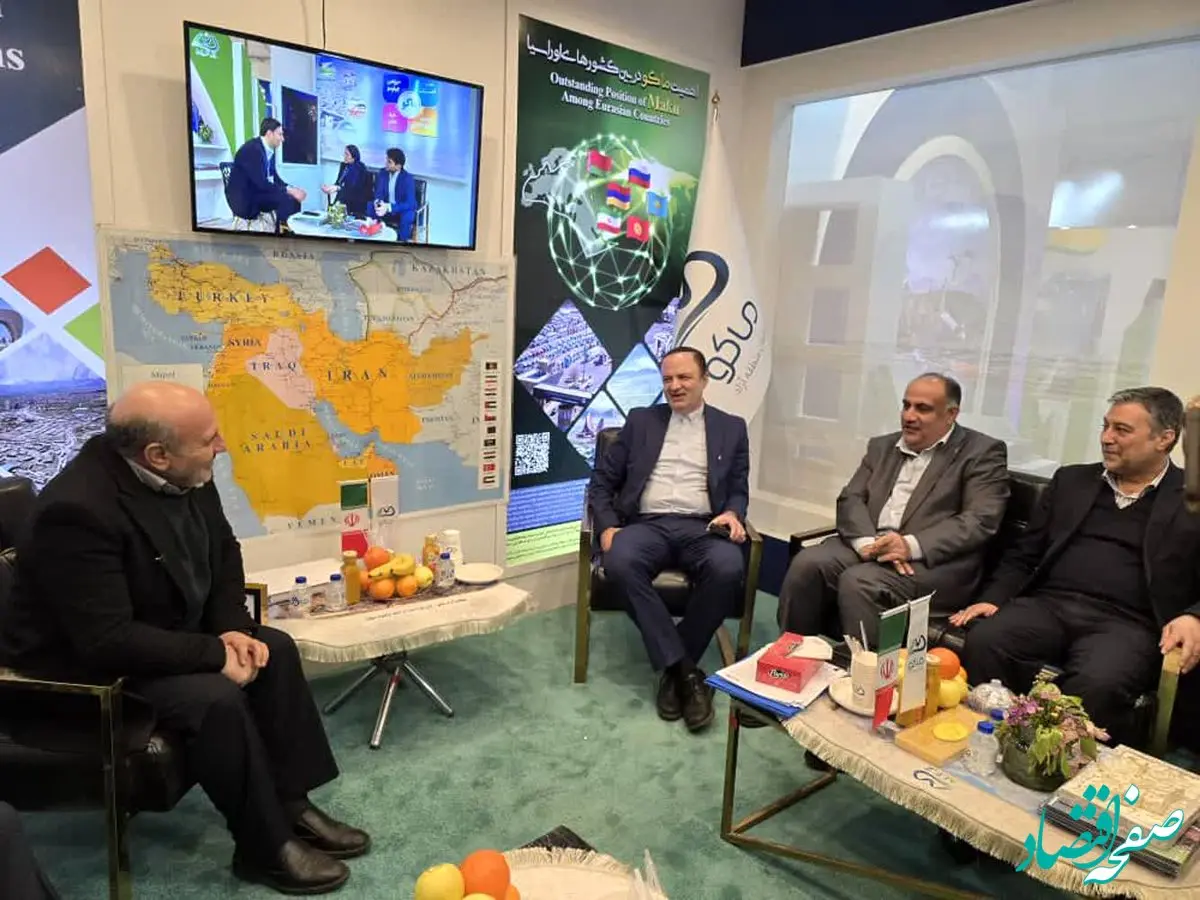 بازدید "محمد سعید اربابی" رئیس هیأت مدیره و مدیرعامل سازمان منطقه آزاد چابهار از غرفه منطقه آزاد ماکو