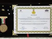 در گردهمایی تقدیر از مجموعه‌های اقتصادی پیشگام در امر مدرسه‌سازی اتفاق افتاد؛ دریافت نشان حامی مدرسه‌سازی در سال 1404 توسط فولاد هرمزگان