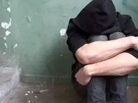 تلنگر جدی به مرد معتاد در صحنه خودکشی او / خانواده اش داد می زدند بپر !