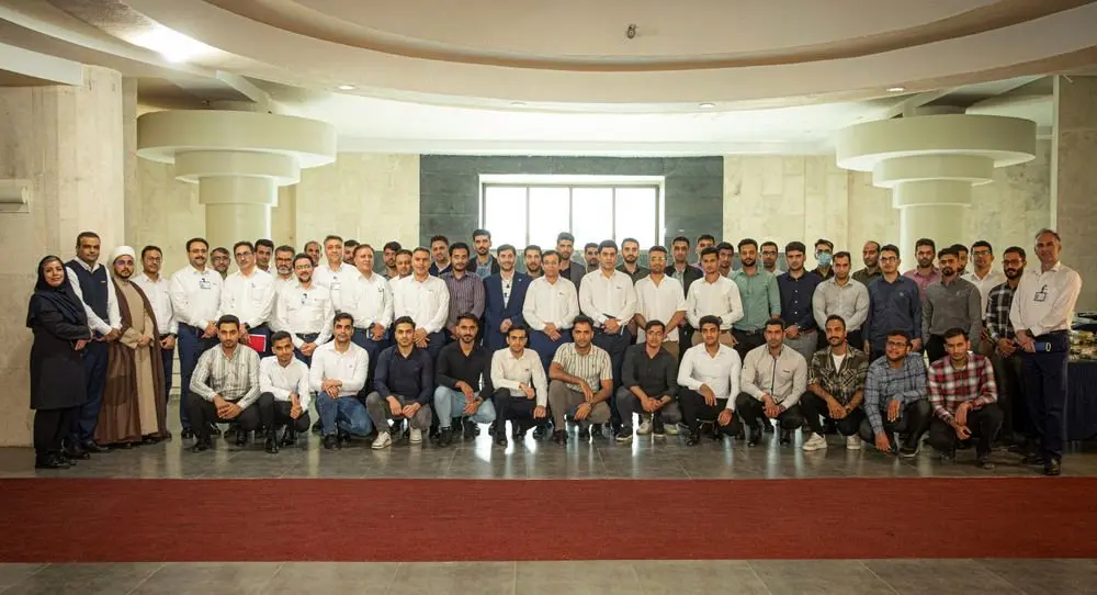 آیین معارفه پذیرفتهشدگان آزمون کارآموزی شرکت پلیمر آریاساسول برگزار شد