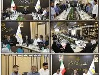 نشست عادل پیغامی، رییس هیات مدیره و مدیرعامل سازمان منطقه آزاد قشم، ادریس راموز معاون فرهنگی، اجتماعی و گردشگری و جمعی از مدیران این سازمان با روسای هیات های ورزشی منطقه آزاد با هدف بررسی چالش ها و فرصت های پیش روی ورزشکاران جزیره