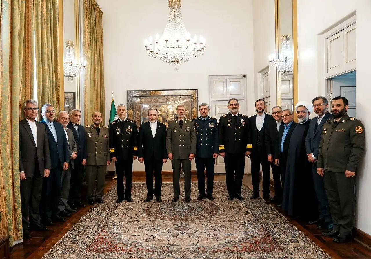 دیدار فرماندهان ارشد ارتش با عراقچی همزمان با سالگرد پیروزی انقلاب