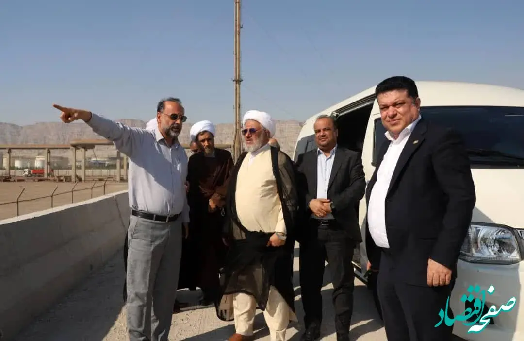 نماینده ولی فقیه در بازدید از پالایشگاه نفت بندرعباس گفت: کارکنان پر تلاش پالایشگاه ها مجاهدان عرصه اقتصاد کشور هستند