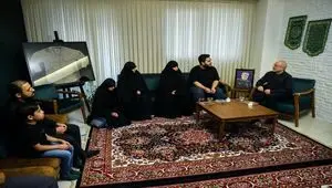 حضور خاص قالیباف در منزل شهید امیرعلی حاجی زاده