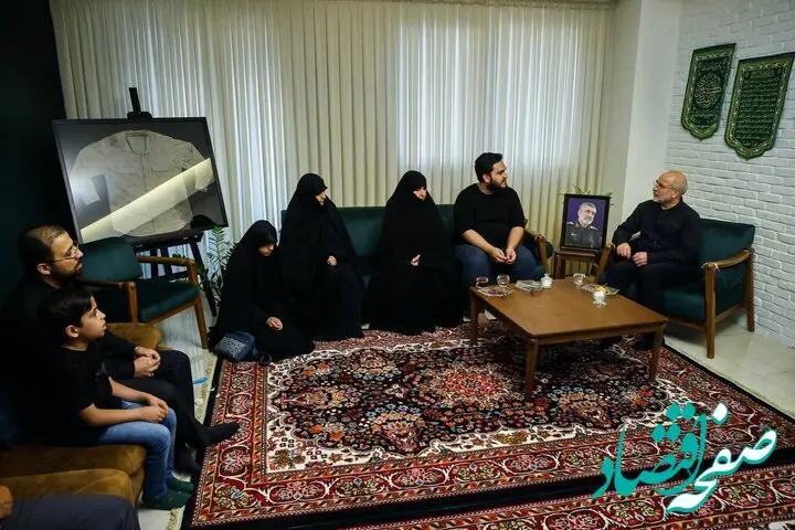 حضور خاص قالیباف در منزل شهید امیرعلی حاجی زاده