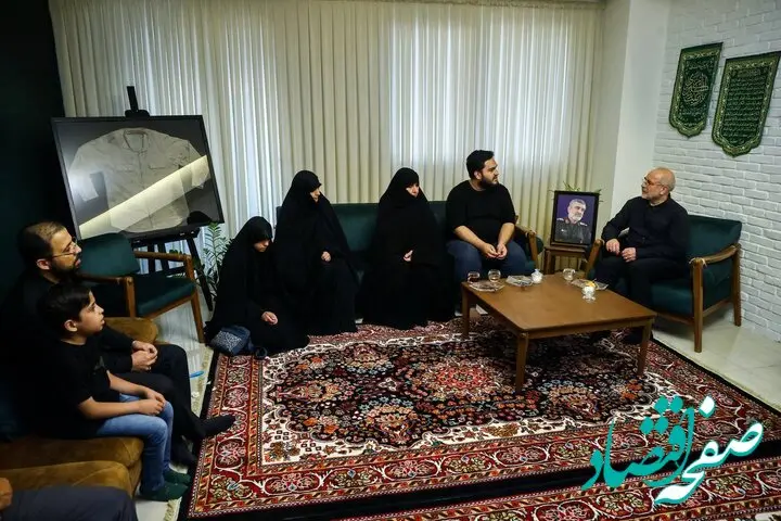 حضور خاص قالیباف در منزل شهید امیرعلی حاجی زاده