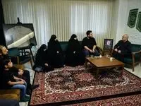 حضور خاص قالیباف در منزل شهید امیرعلی حاجی زاده