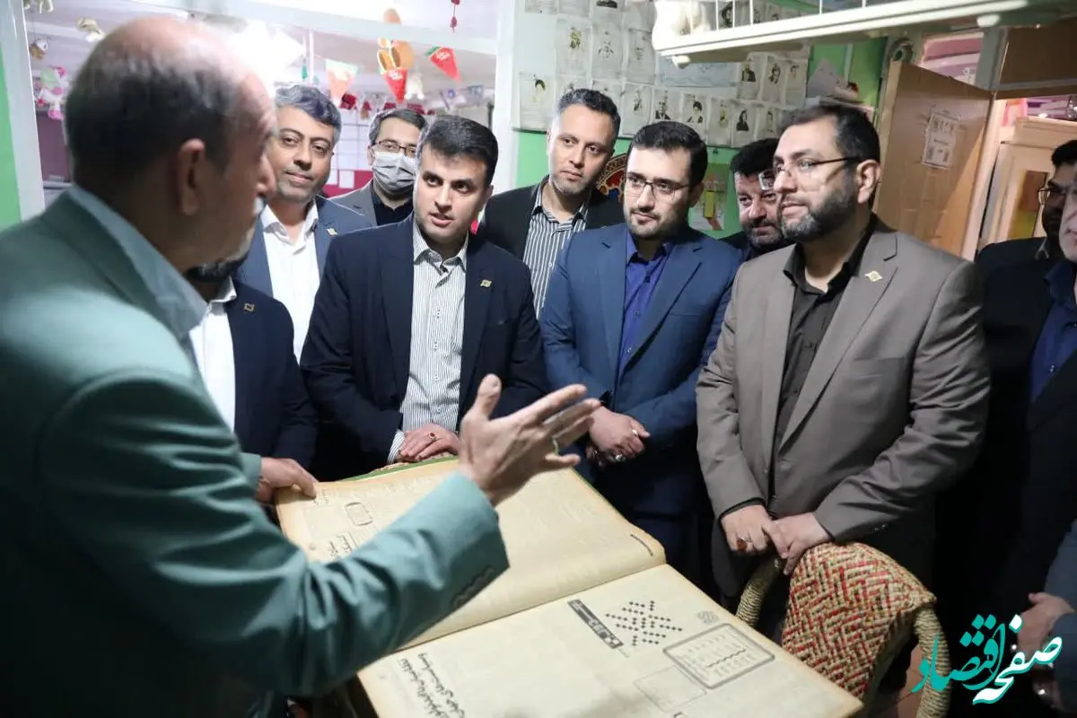 افطار مدیرعامل و معاونین سازمان منطقه آزاد انزلی با کودکان خانه سبز اندیشان وطن