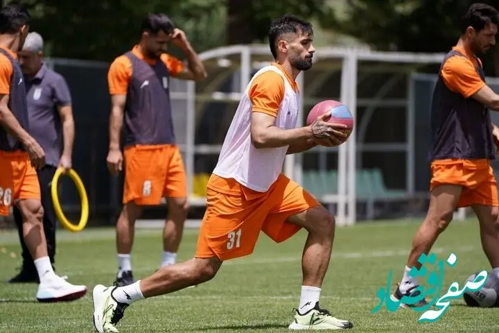 یک تراکتوری رسما به استقلال پیوست