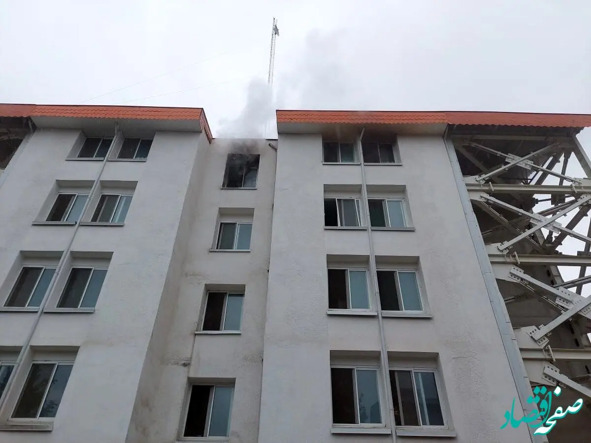 نجات معجزه‌آسای ۲۰ دانشجوی دختر از آتش‌سوزی خوابگاه در ایلام