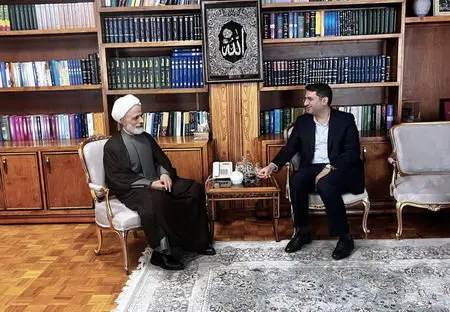 رفع موانع سرمایه‌گذاران در کیش، محور نشست مدیرعامل منطقه آزاد با معاون حقوقی رییس‌جمهور