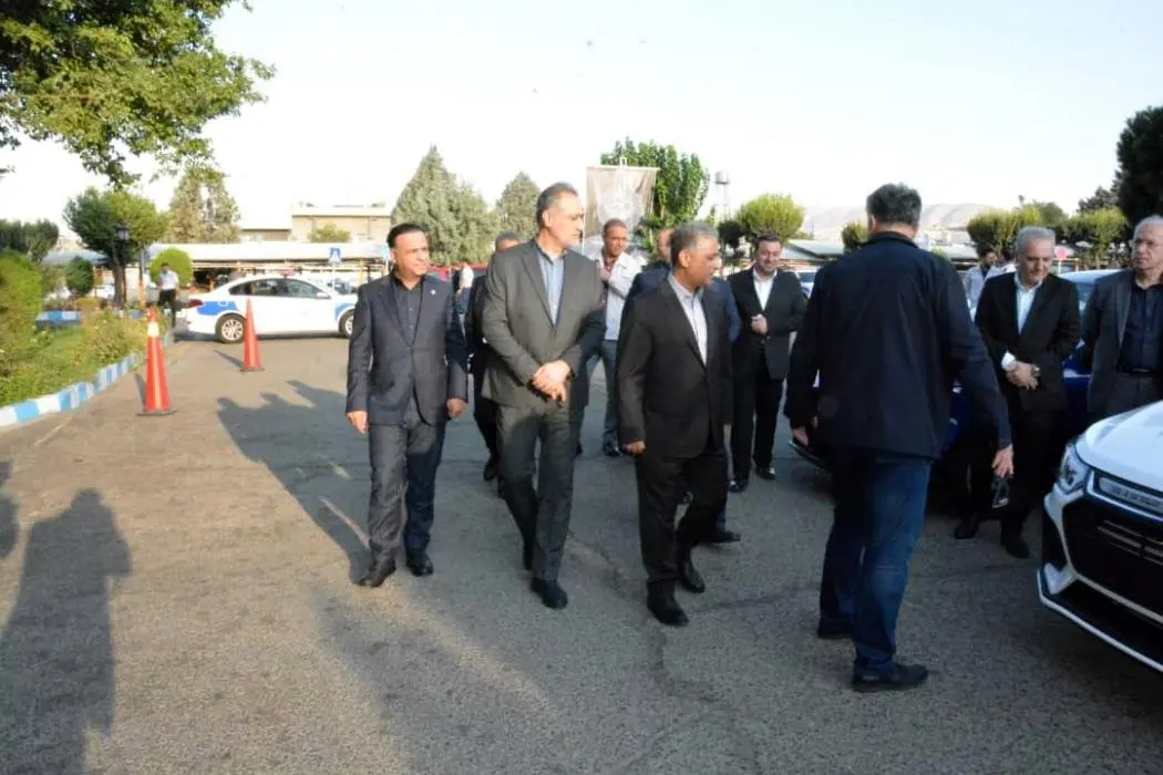 بازدید مدیرعامل بانک صنعت و معدن از شرکت پارس خودرو برای حمایت از تولید داخلی