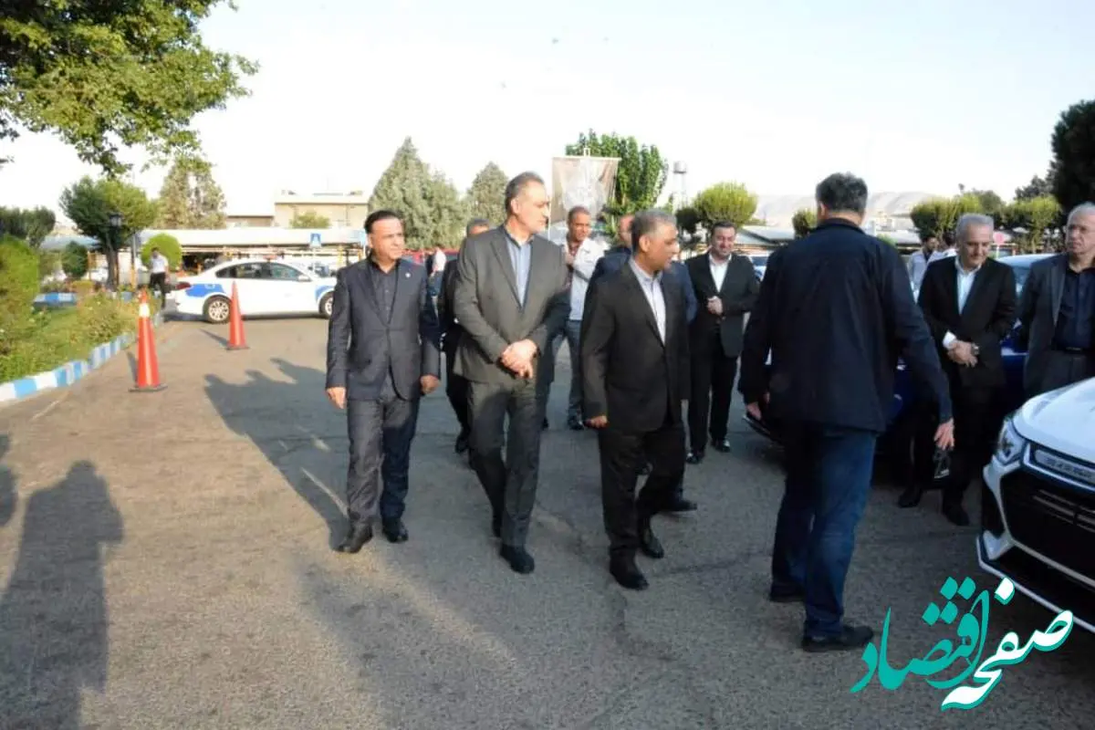 بازدید مدیرعامل بانک صنعت و معدن از شرکت پارس خودرو برای حمایت از تولید داخلی