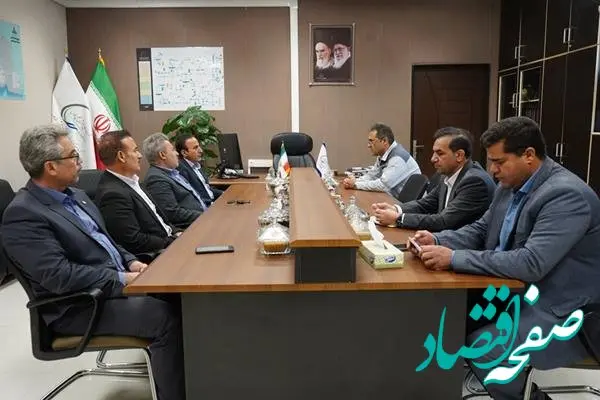 بانک ملی در کنار پتروشیمی ایلام قرار دارد