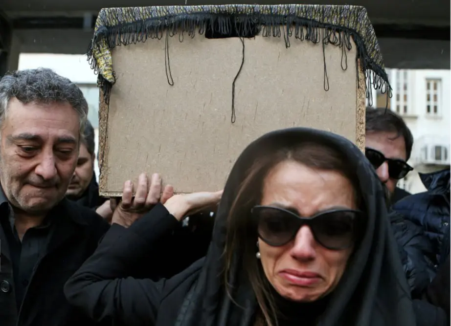 متن یادداشت کنایه آمیز دختر بیتا فرهی در فراغ مادر