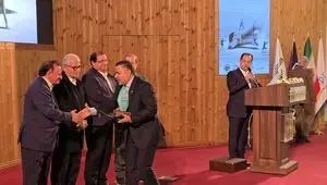 نشان ویژه روابط عمومی بحران به‌ویژه در جنگ تحمیلی ۱۲ روزه به روابط عمومی شرکت فولاد خوزستان اعطا شد