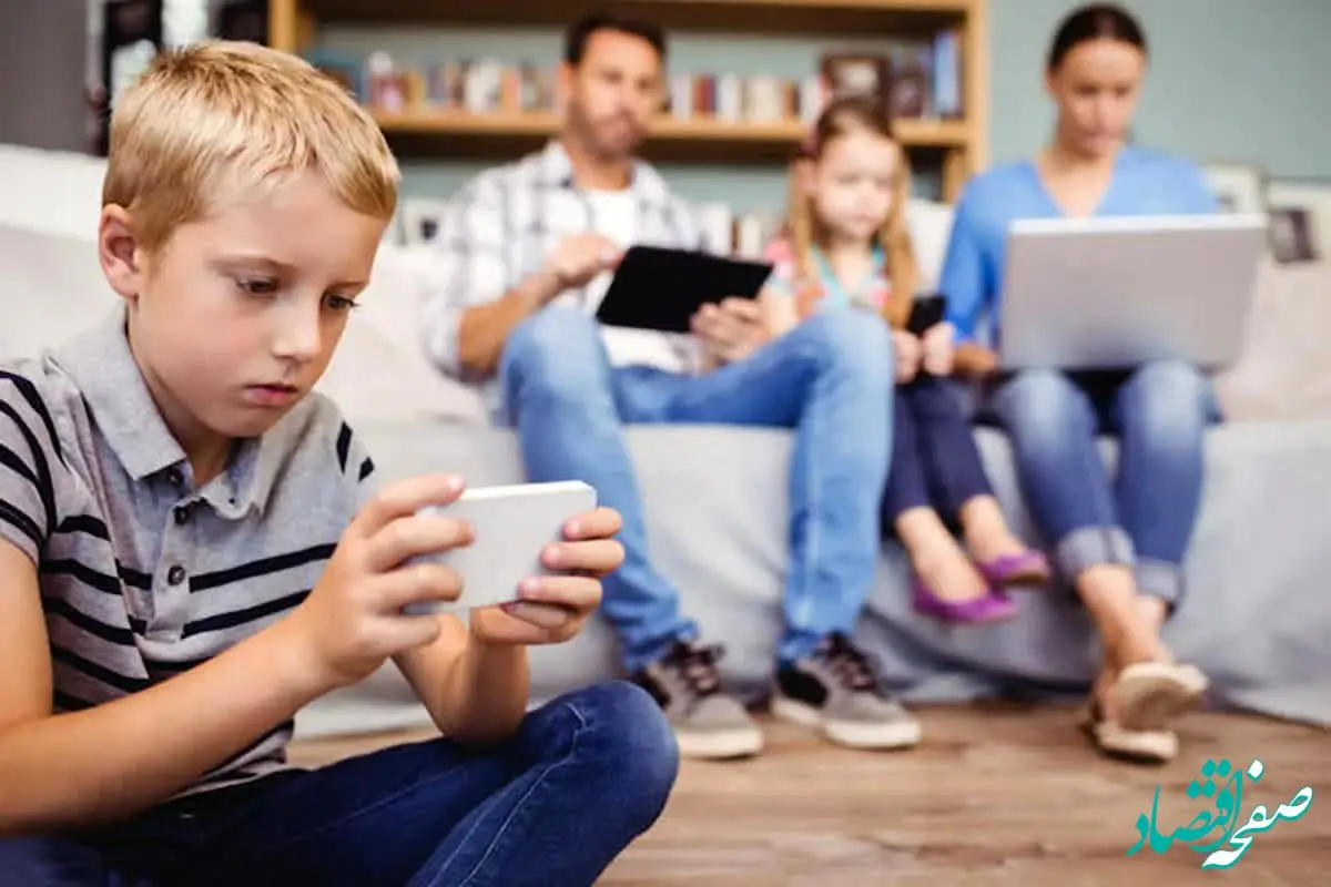 وقتی گوشی جای آغوش را می‌گیرد