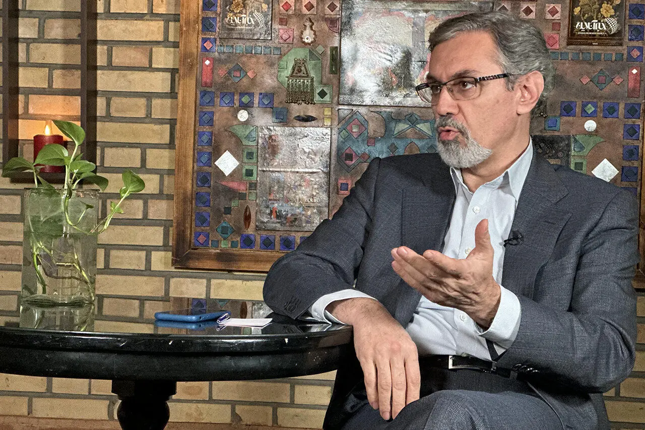 خالی ماندن ۸۰۰ صندلی آزمون دستیاری؛ پزشک هندی و بنگلادشی هم ایران نمی‌آید/دانشجوی سال اول پزشکی به‌فکر مهاجرت است