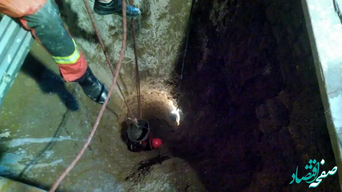 خبر فوری از بیرون کشیدن اجساد خانواده در حادثه کوهدشت + فیلم بیرون کشیدن اجساد از چاه در حادثه کوهدشت