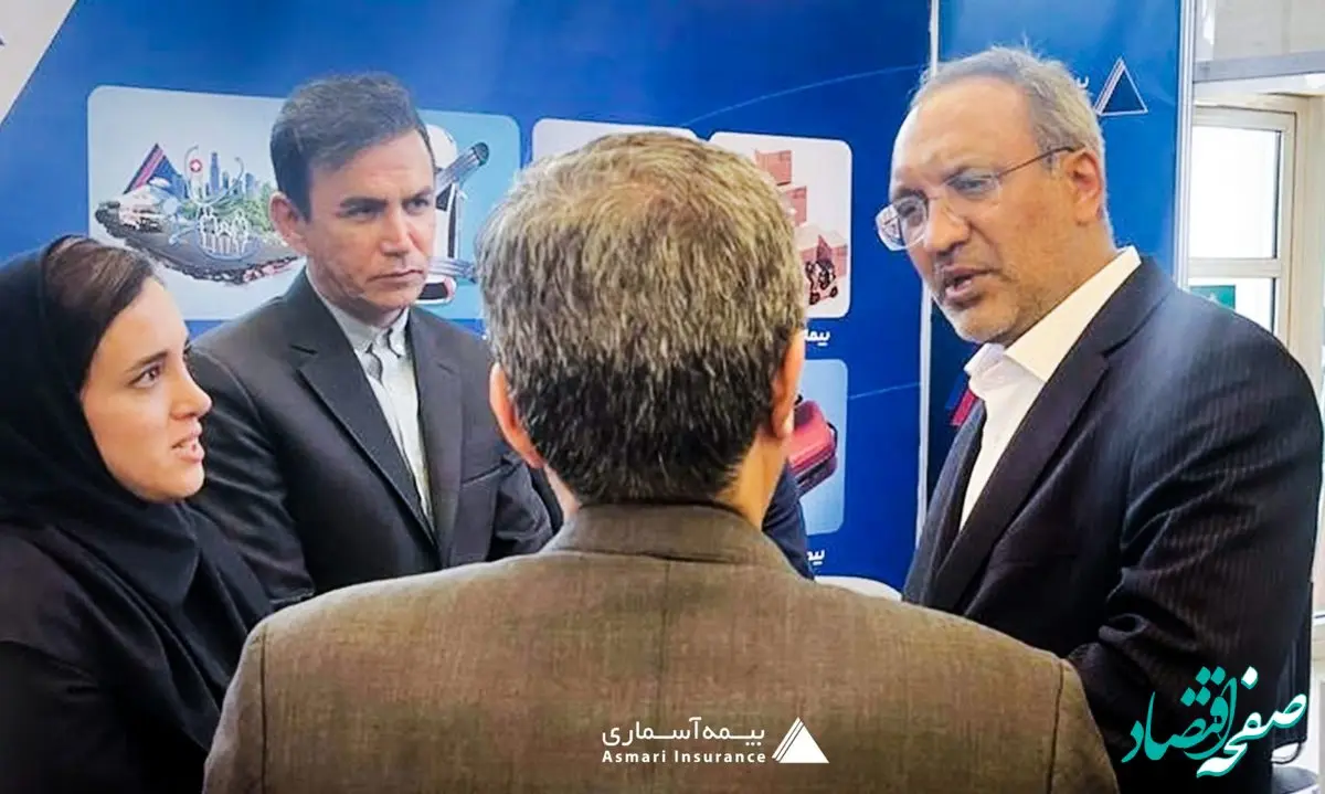 حضور رئیس کل و قائم مقام بیمه مرکزی در غرفه شرکت بیمه آسماری