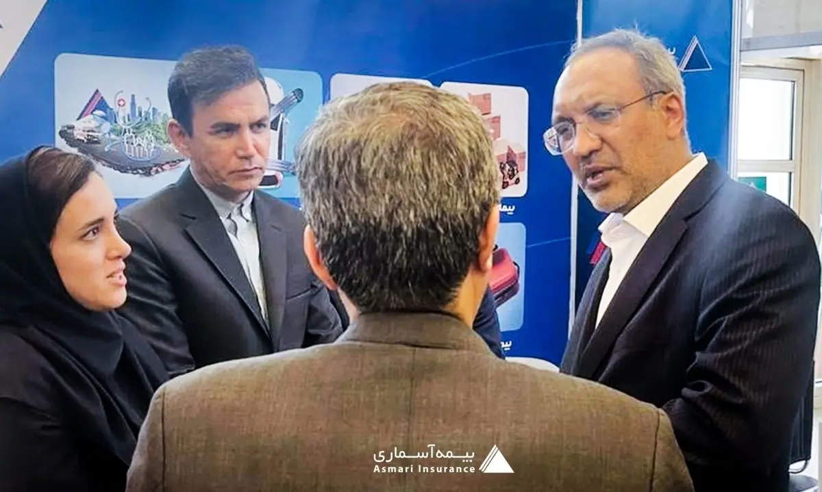 حضور رئیس کل و قائم مقام بیمه مرکزی در غرفه شرکت بیمه آسماری