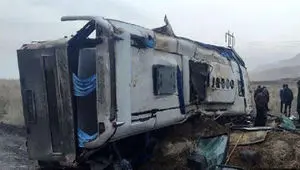 افزایش جان‌باختگان حادثه واژگونی اتوبوس در کرمان به ۱۵ نفر | وضعیت مصدومان واژگونی اتوبوس کرمان