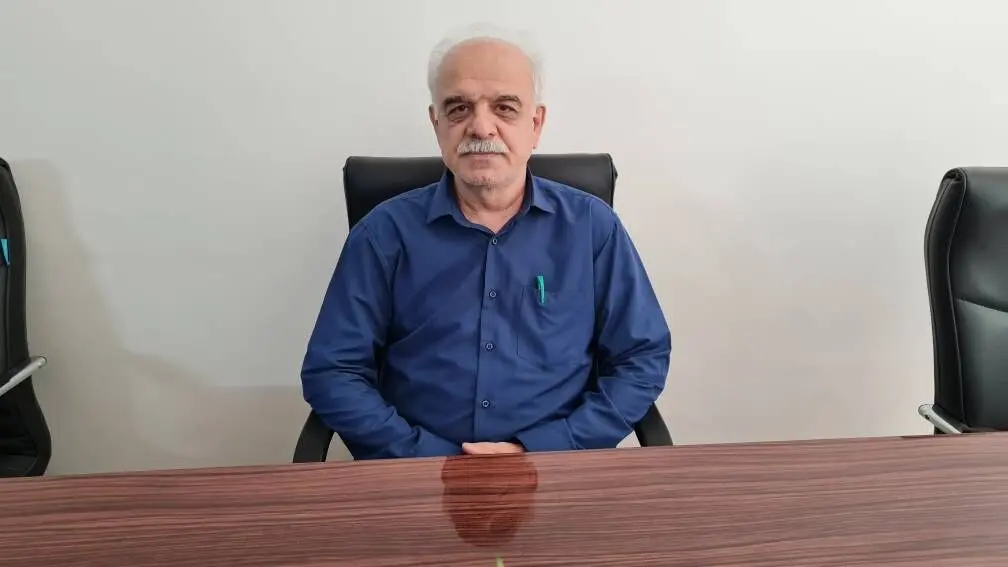 تجلیل ویژه از کورش شرفشاهی سردبیر صفحه اقتصاد در جشنواره رسانه ای بهارستان + ویدئو