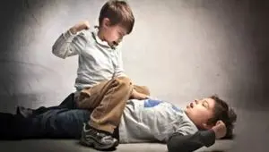 اگر در مدرسه کسی بچه‌تان را زد، چه باید کرد؟