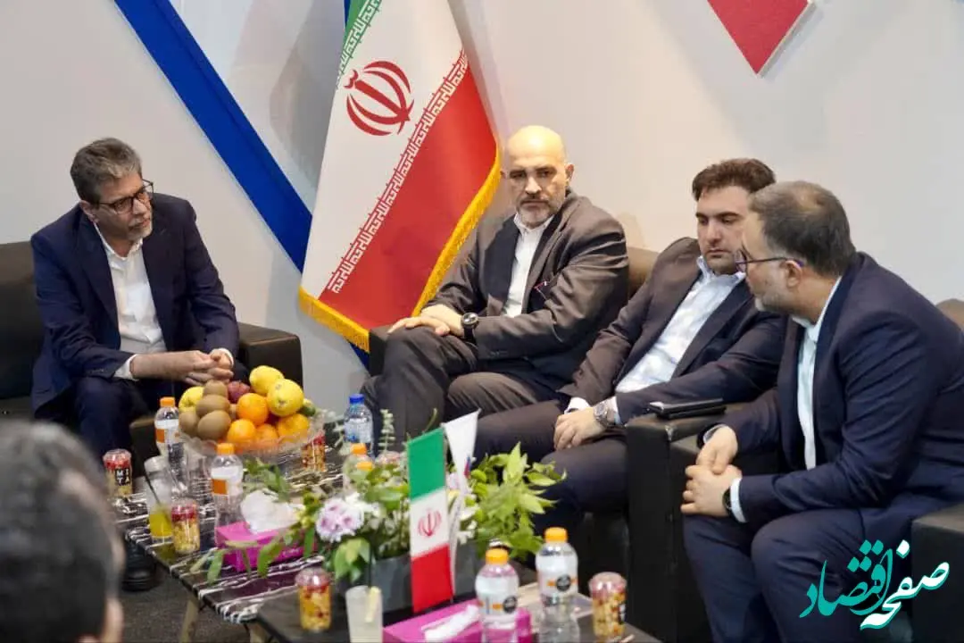 حضور حجت اله میرزایی مدیرعامل صندوق بازنشستگی کشوری در غرفه بیمه ملت